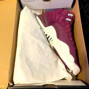 Burgundy Jordan 12 sz 7